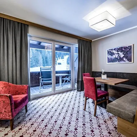 Vierjahreszeiten Hotel 4*