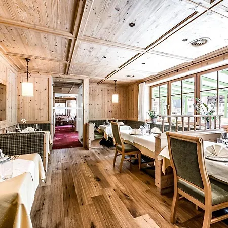 Vierjahreszeiten Hintertux 4*