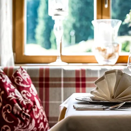 Vierjahreszeiten Hotel 4*