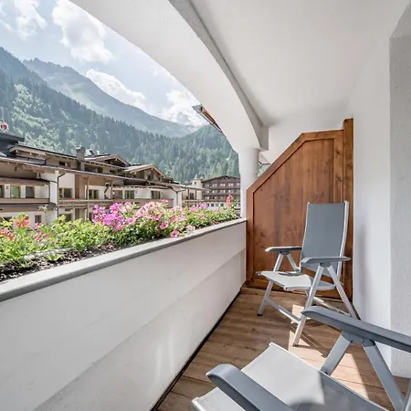Vierjahreszeiten Hotel 4*