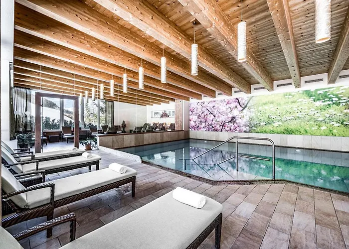 Vierjahreszeiten Hotel 4*