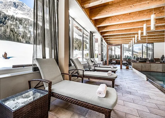 Vierjahreszeiten Hotel 4*