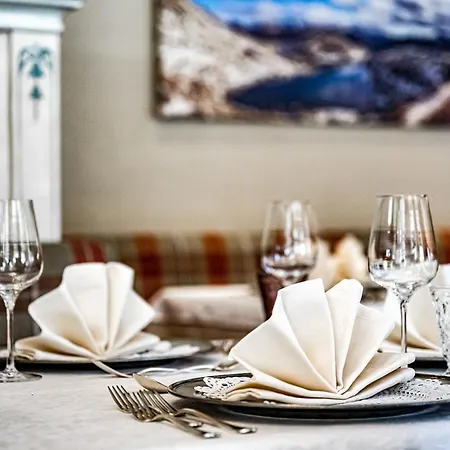 Vierjahreszeiten Hotel