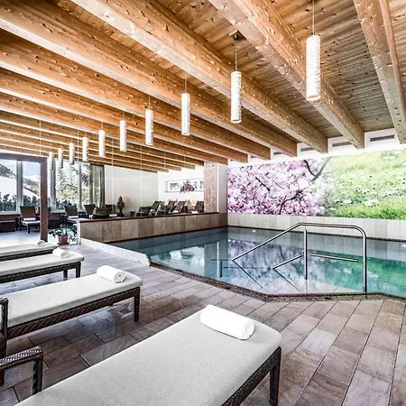 Vierjahreszeiten Hotel 4*