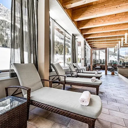 Vierjahreszeiten Hotel 4*